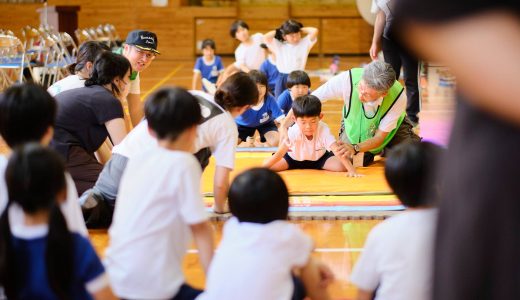 徳島県阿南市立　橘小学校の全校生徒約60名に「こどもユレタキャラバン」を開催しました